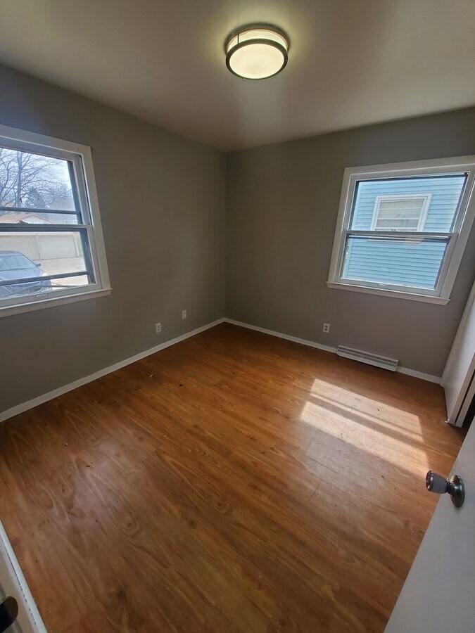 Photo - 5834-5836 N 69th St. (Duplex) Unidad 5836 - Lower