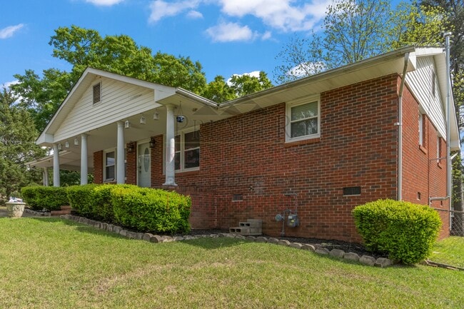 Photo - 2866 Hobbs Rd