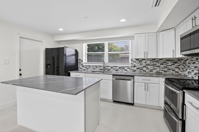 Building Photo - 2630 SW 49th Ct