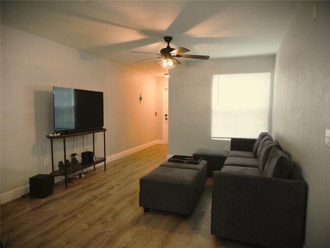 Photo - 4850 51st St W