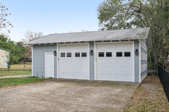 Photo - 902 Turney St