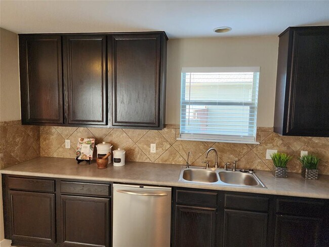 Photo - 11316 Drumellan St