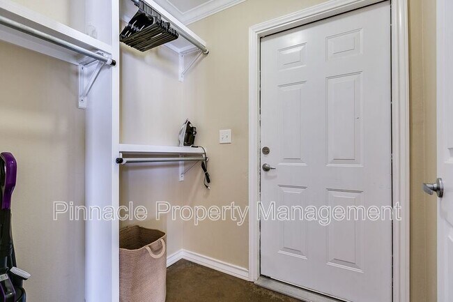 Photo - 350 W Ave L Unidad Depot Flats #9