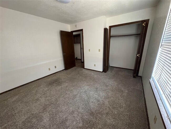 2022 Berry Ave