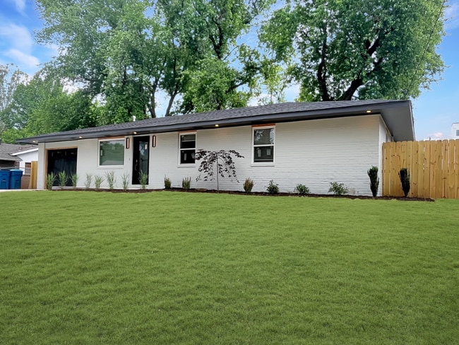 Photo - 805 SW 2nd St