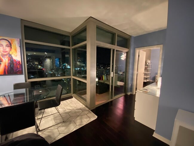 800 The Mark Ln Unit 1802