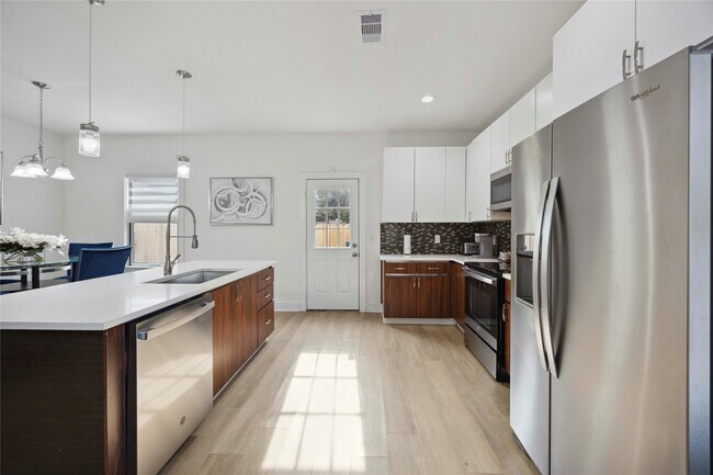 Photo - 8804 Knox St