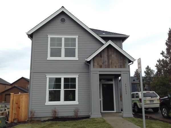 Building Photo - 3 Bedroom / 2.5 Bath Home in SE Bend