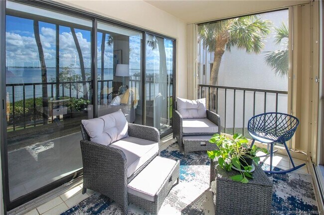 Photo - 4440 NE Sandpebble Trce Unidad 201