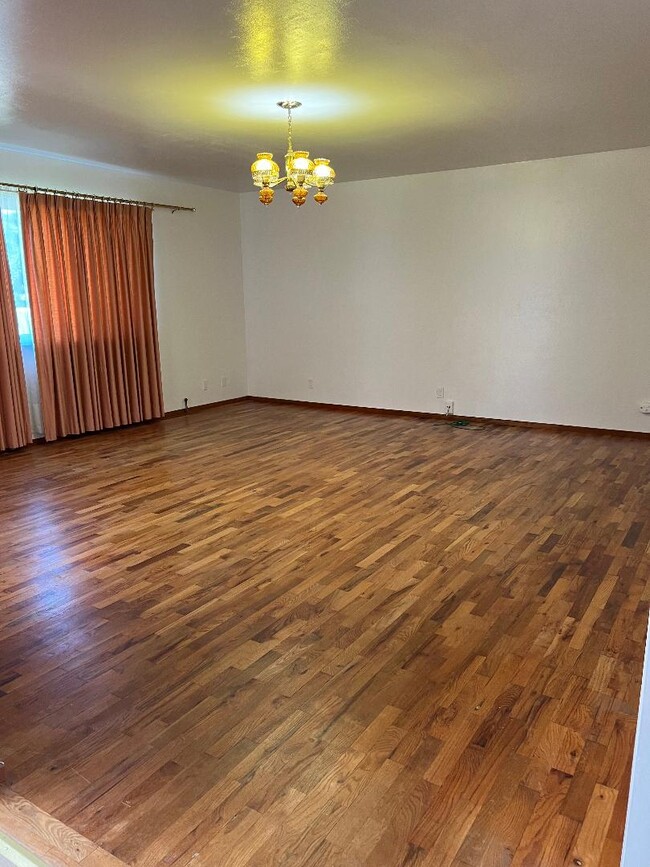 Photo - 3019 Eddy St