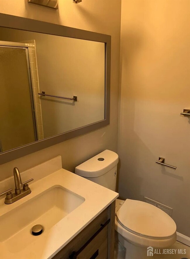 Photo - 269 Bromley Pl