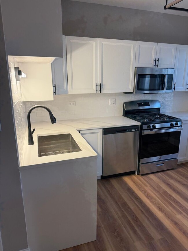 Photo - 4956 N Harding Ave Unit 2