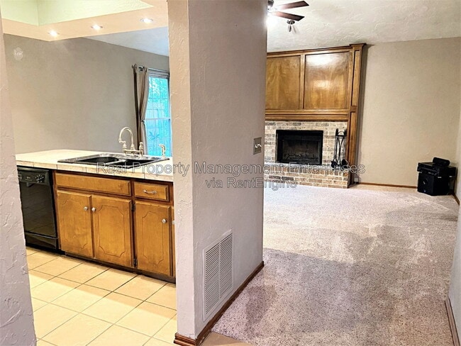 Photo - 204 W 10th St