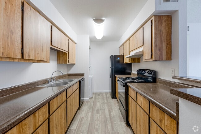 2BR, 2BA - 950SF - Kitchen