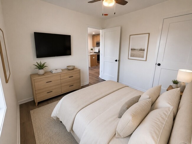 22013 Springbrook Ave Unit 7