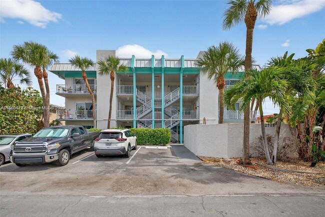 Building Photo - 2715 NE 49th St Unit 309 Rental