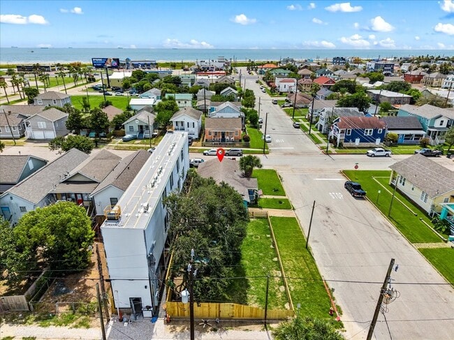 Building Photo - 728 7th St