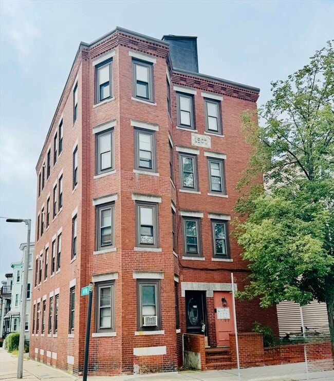 Building Photo - 36 Ashley St Unit #3