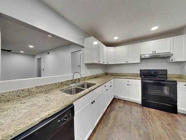 Photo - 3979 Versailles Dr