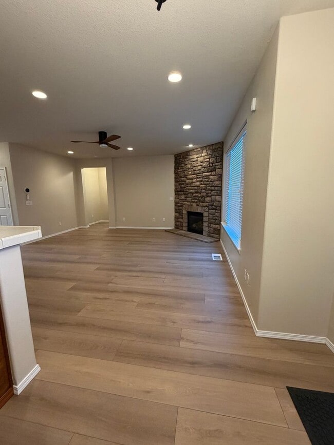 Photo - 413 Roger Smith Dr