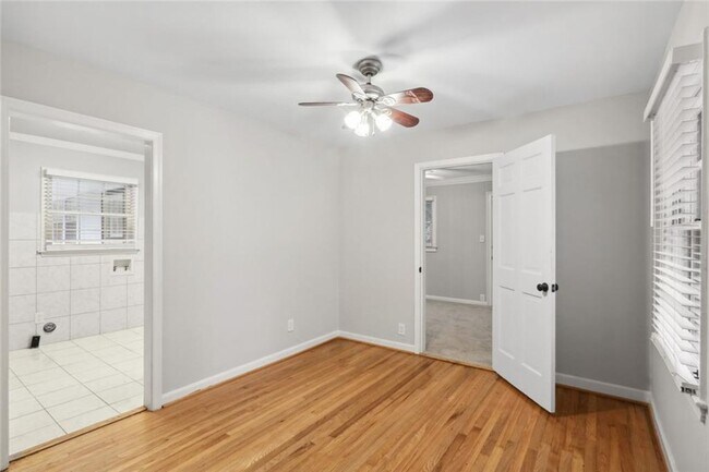 Photo - 2120 Meadowbrook Ln SE