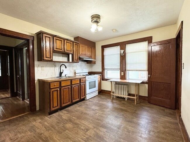 Building Photo - 14 Grossman St Unit 14 Rental