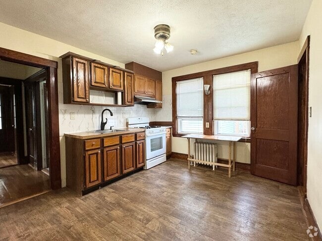 Building Photo - 14 Grossman St Unit 14 Rental