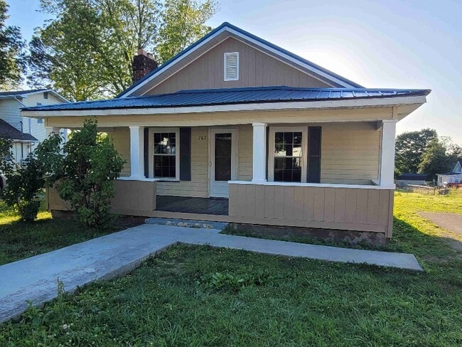 Photo - 707 Hall St