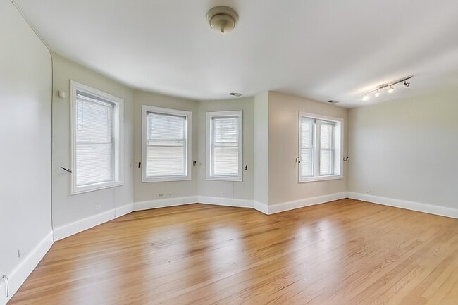 Photo - 6321 N Artesian Ave Unit 3W