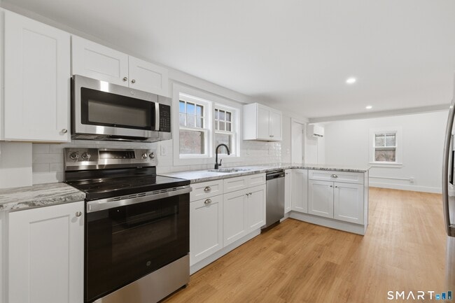 Photo - 98 W Main St