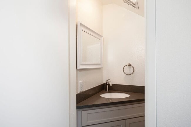 4641 10th St Unit 4641