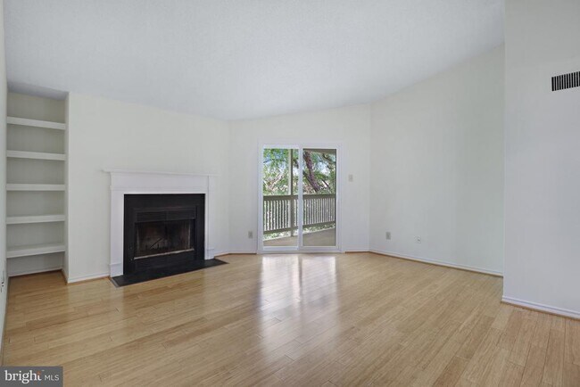 Photo - 1535 Lincoln Way Unidad 301