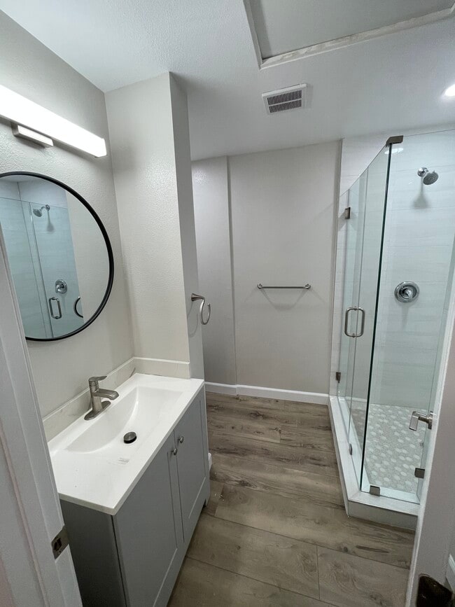 Bathroom #1 - 1010 Cypress Ave Unit 1010