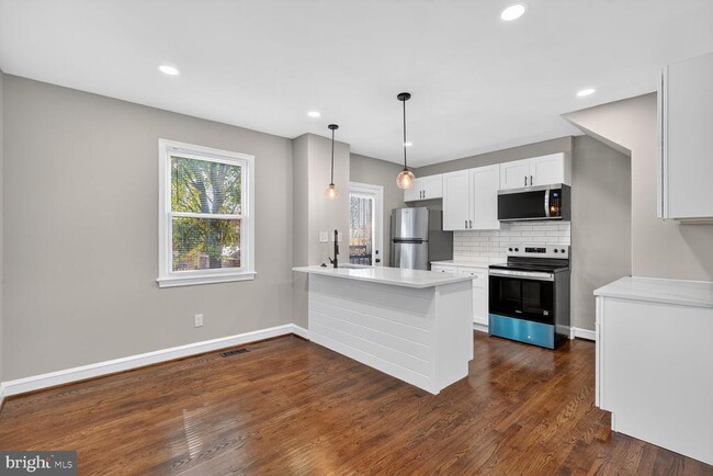 Photo - 1109 Congress St SE