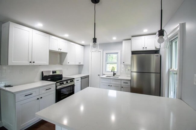 Building Photo - 25 Hillside Ave Rental