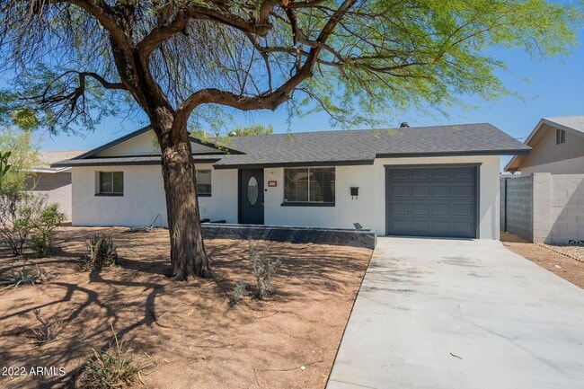 Photo - 822 W 18th St