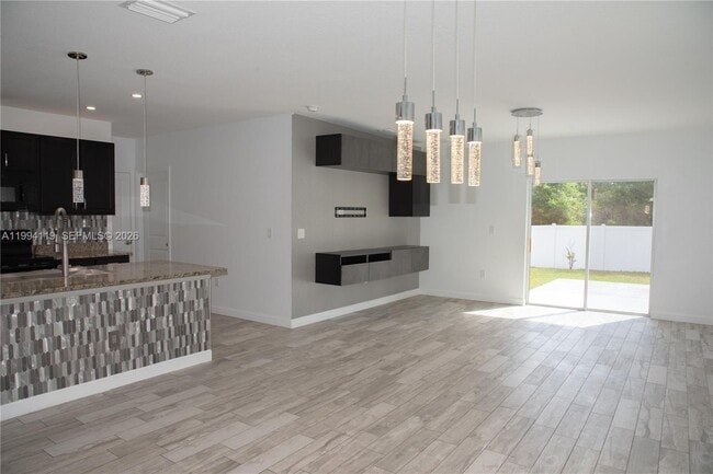 Photo - 105 Lacewing Pl