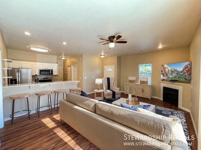 Photo - 618 Camden Ln