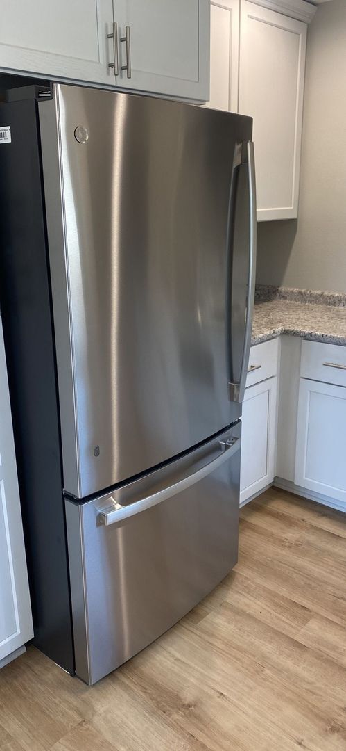 Photo - Rent: 3 bed unit 2 Bath