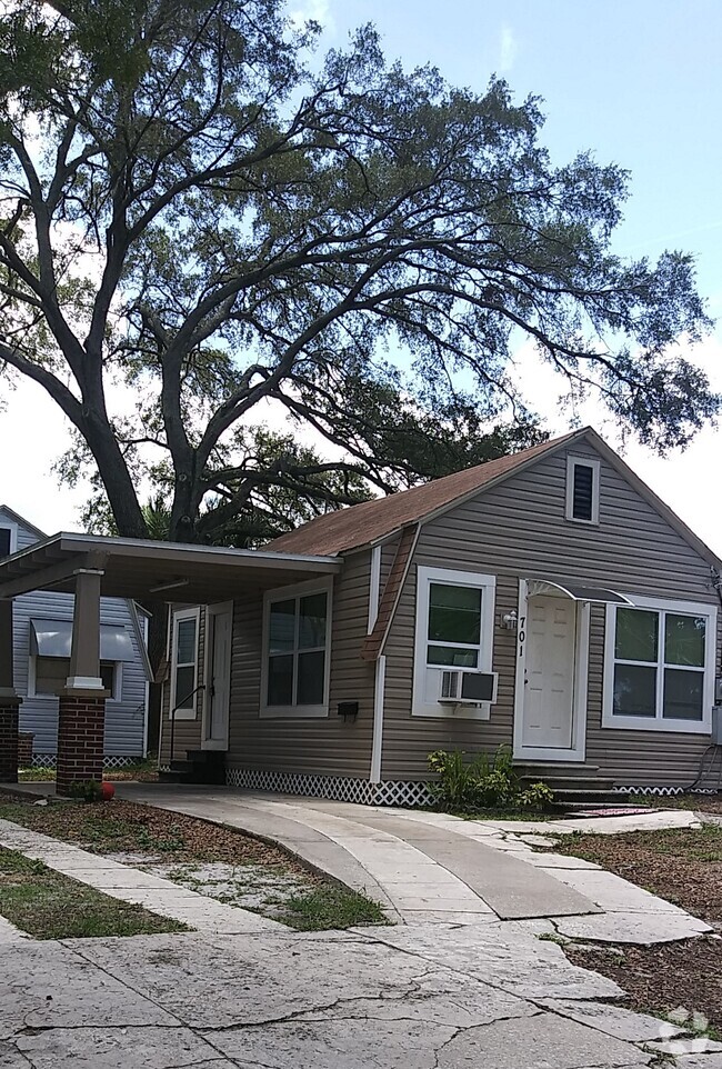 Building Photo - 701 E Hanlon St Rental
