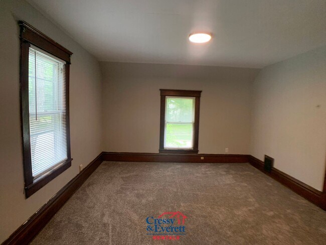 Photo - 1122 Regent St Unidad Upper