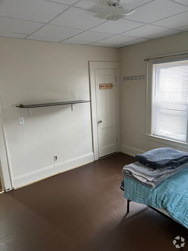 Building Photo - 33 Coit St Unit Amazing 1st Floor Rental