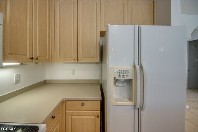 Photo - 15250 Riverbend Blvd Unidad 204