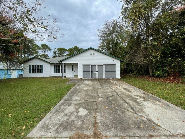 Building Photo - Lovely 3 Bedroom 2 Bath home in Deltona.  ...