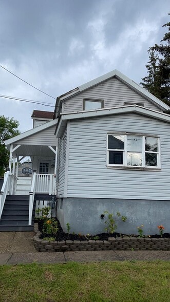 921 Cherry St