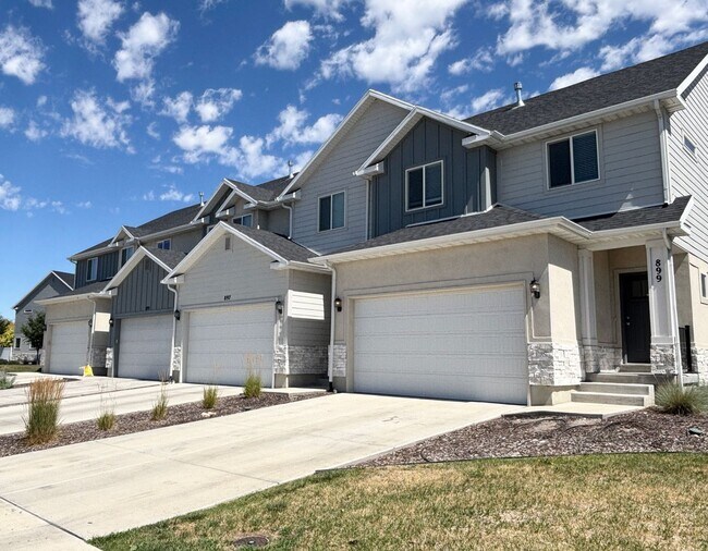Photo - Bright & Beautiful Townhome in American Fork!