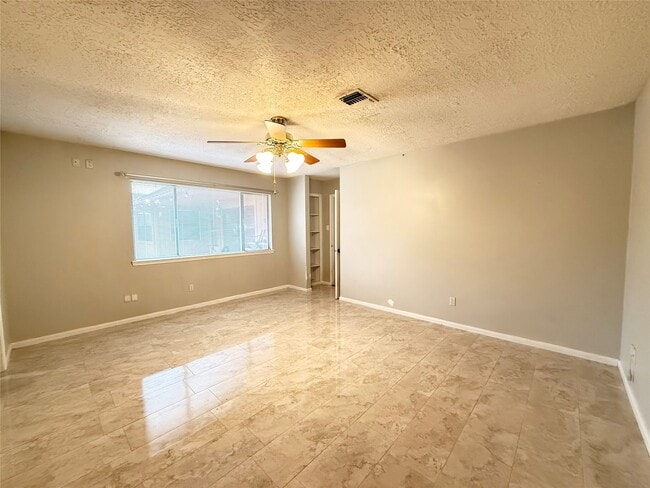 Building Photo - 9002 Sabastian Dr