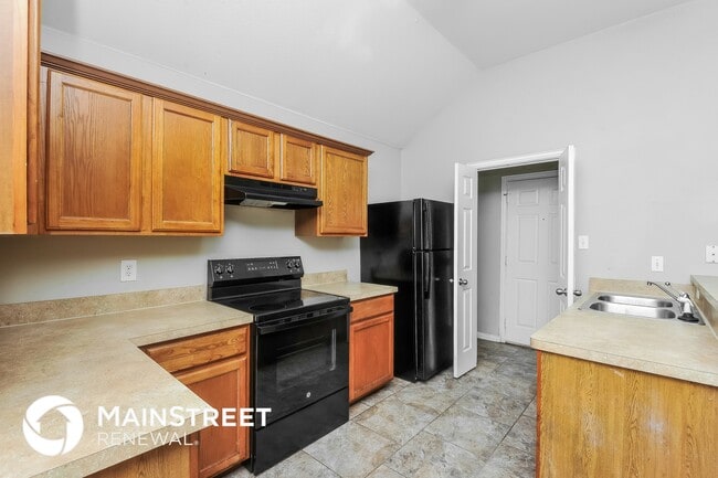 Photo - 120 Currie Ct