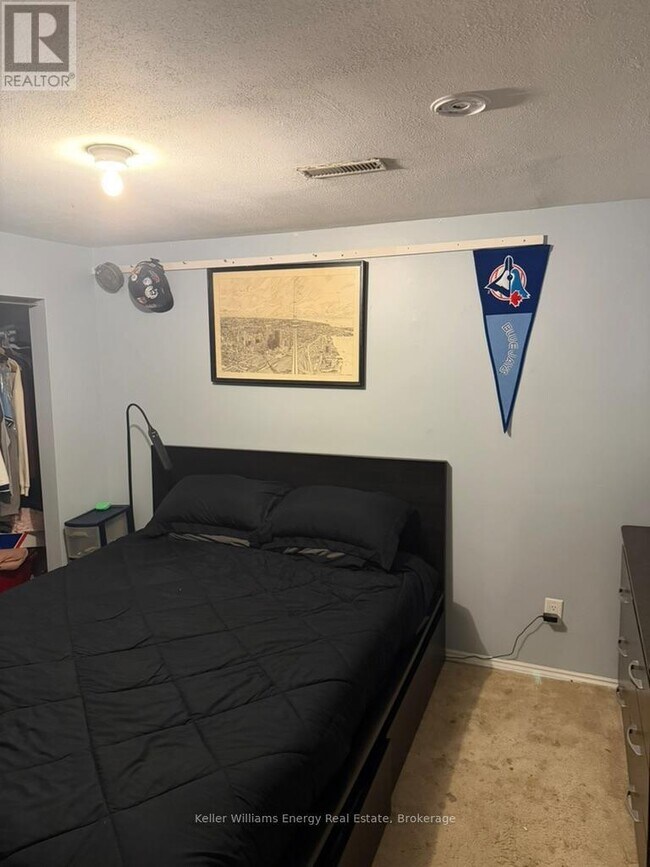 Photo - 713 Yeremi St