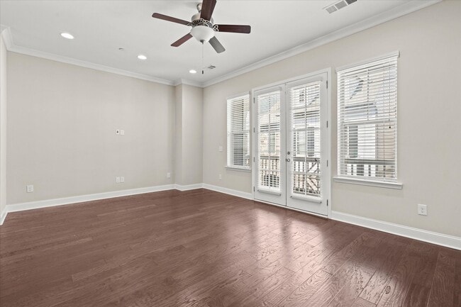 Photo - 545 Mirrormont Dr